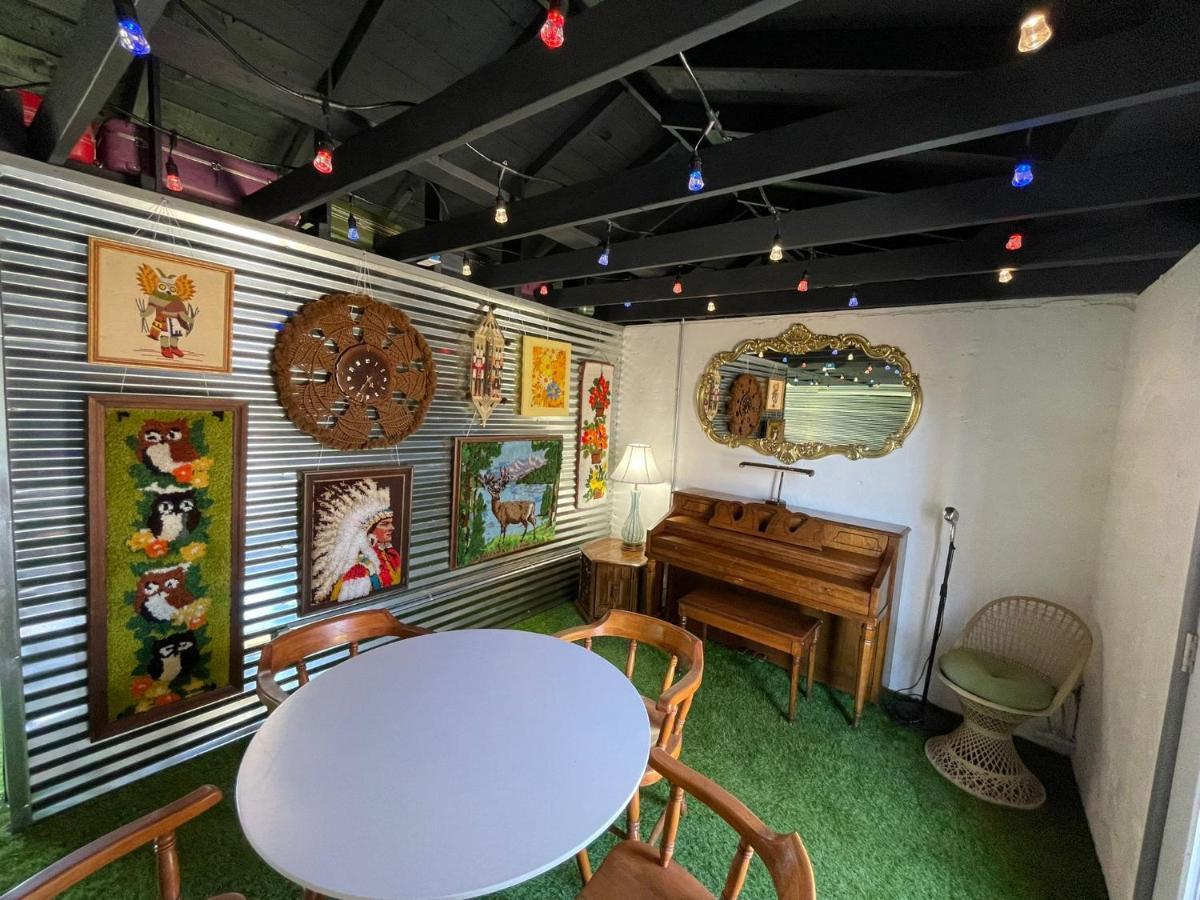 The Aztec Motel & Creative Space Seligman Eksteriør bilde